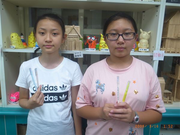 放大圖：謝謝美勞小老師這學期的服務!!畢業快樂~^^