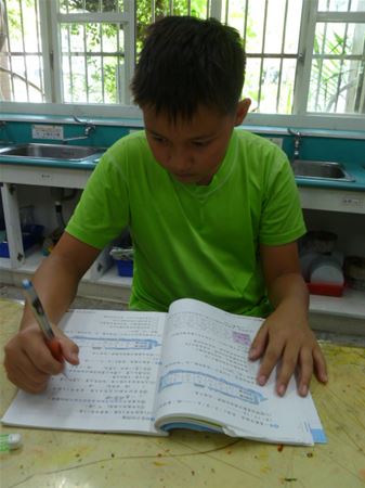 放大圖：11/26未帶材料用具,故在美勞課完成今日回家作業