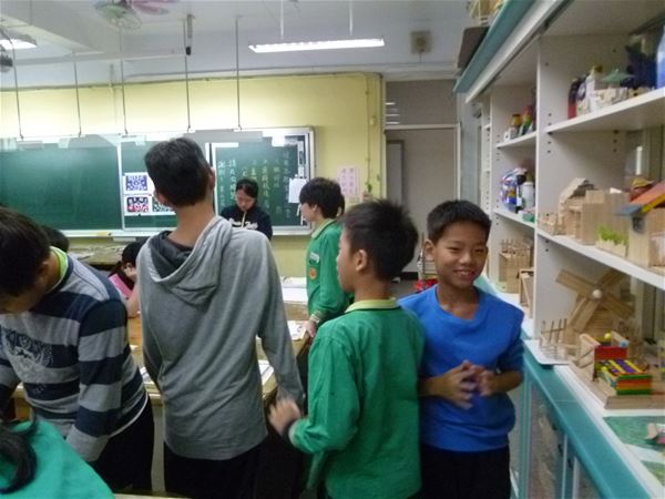 放大圖：今日四處鬼混的三人......