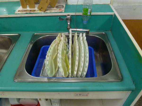 放大圖：今天604借用調色盤的清理狀況