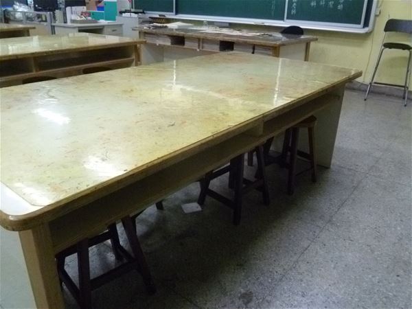 放大圖：2號座位下方
