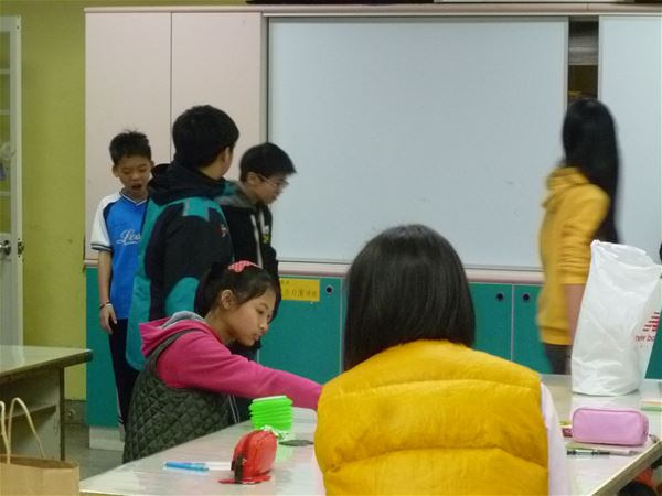 放大圖：3/16教室整理實況(還沒發現老師在拍照......)