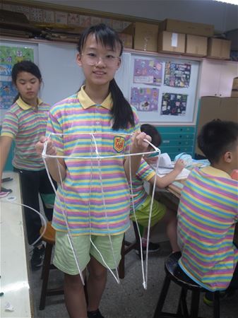放大圖：下次要主動找莊老師救花燈骨架......
