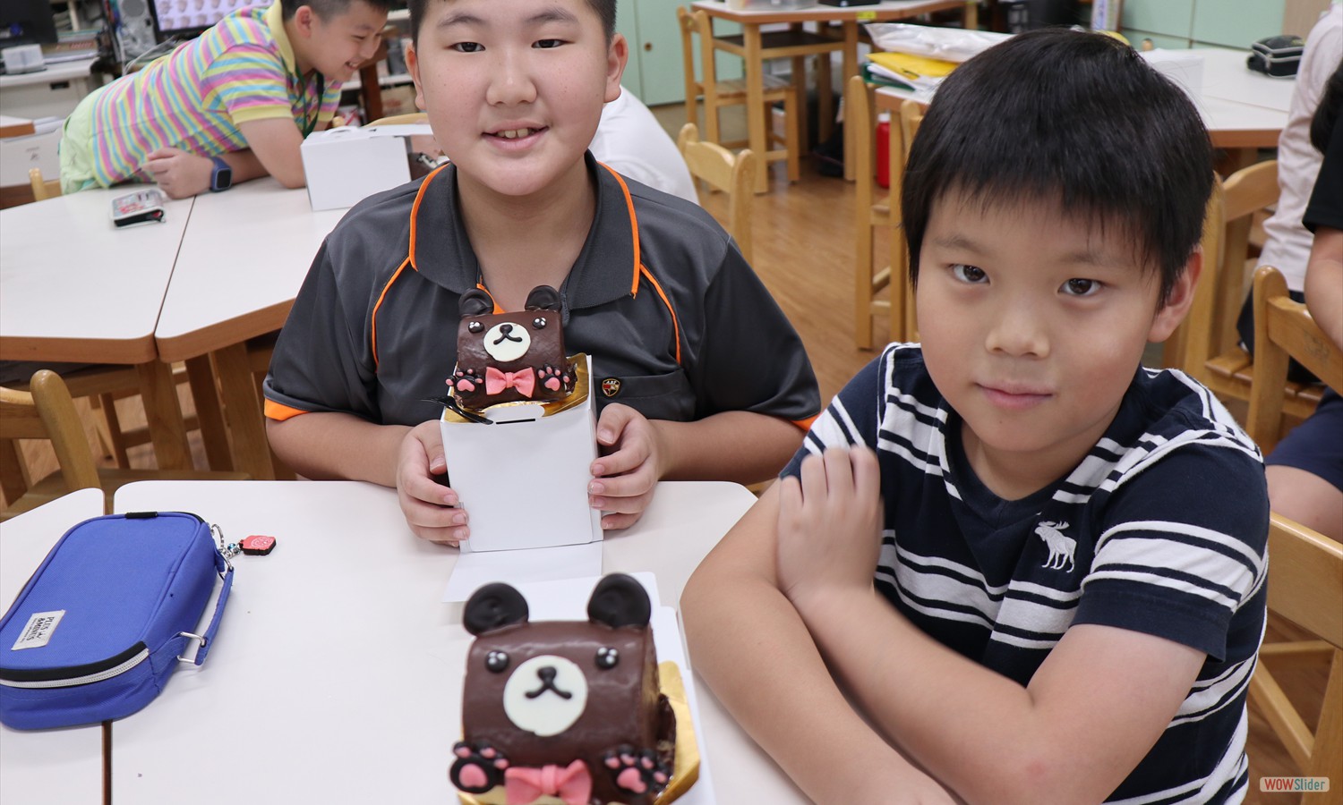 1090908 Yin Ting sends gifts on He Yin's birthday (3)